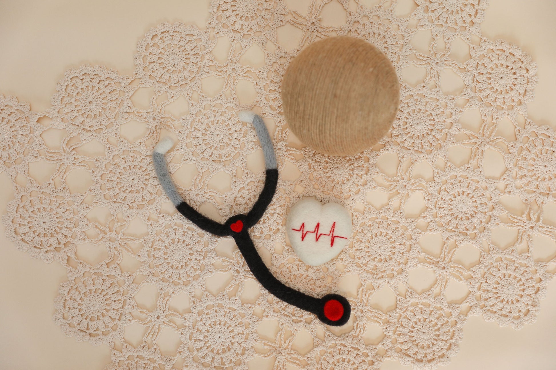 MADE TO ORDER! Felted stethoscope | Newborn photo props Doctor's medical props Baby wool stethoscope Wool Heart