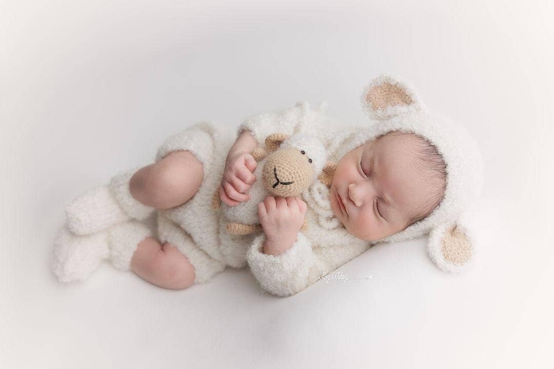 Knitted newborn sheep/lamp outfit