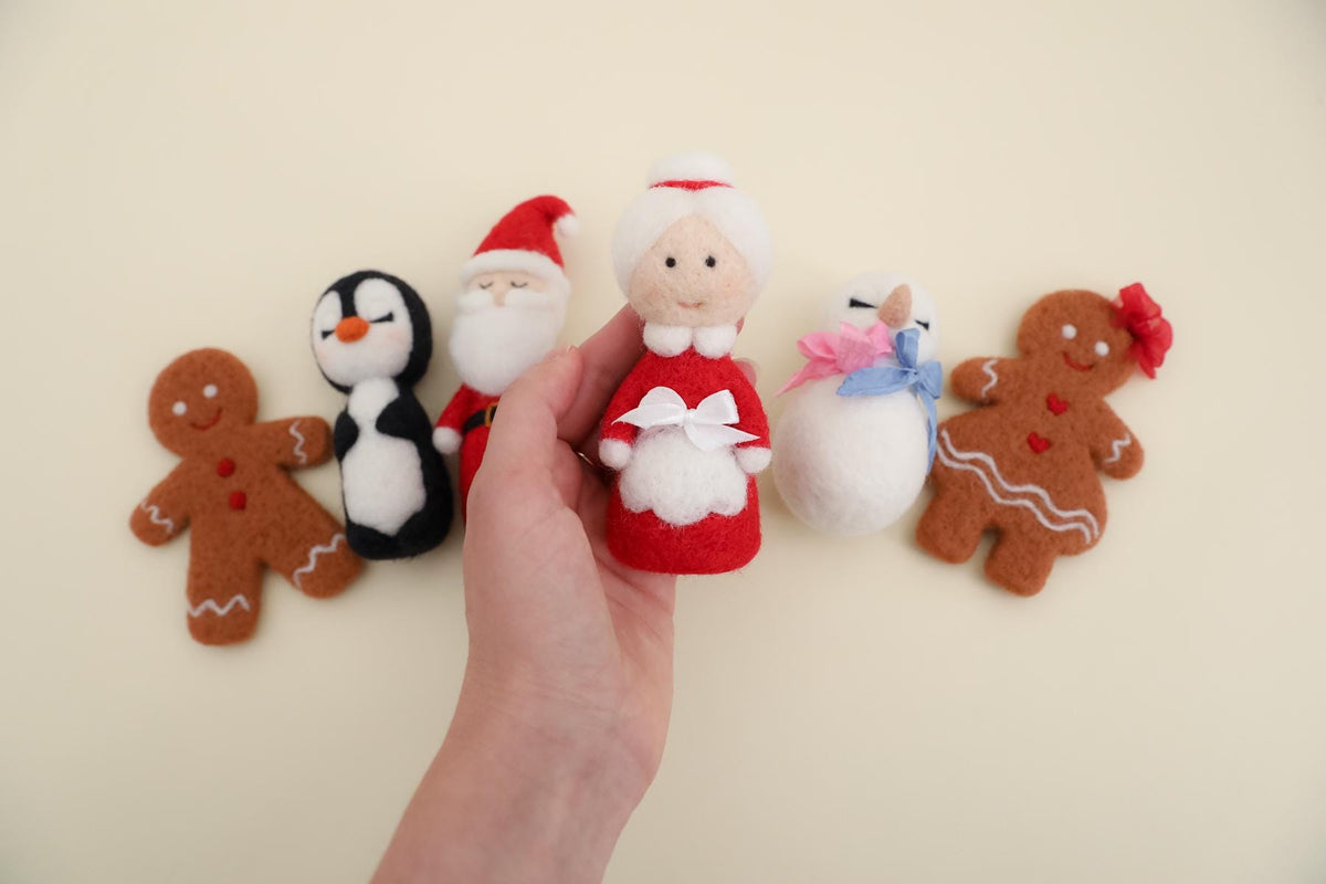 MADE TO ORDER! Felted Santa Claus and Mrs Claus toys