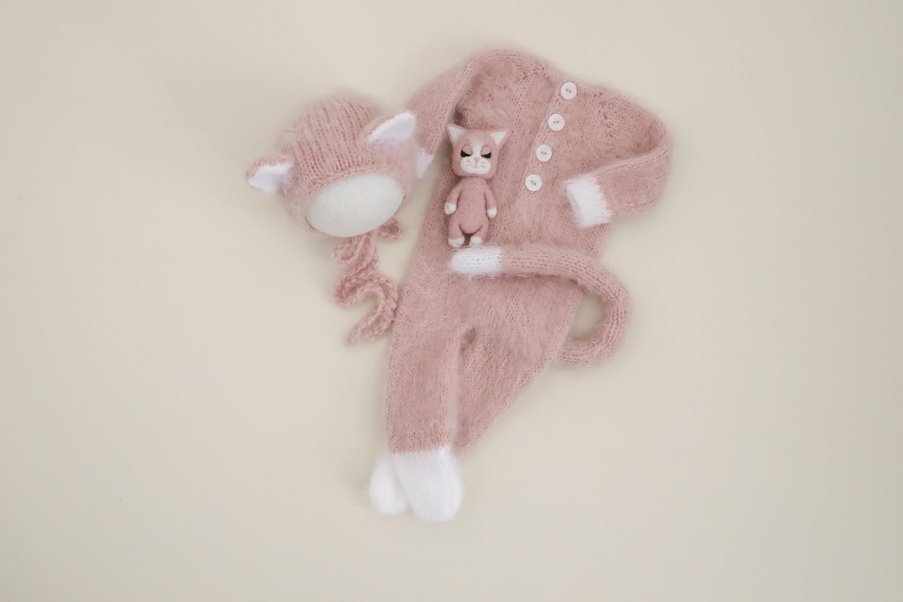 RTS! Fuzzy kitten outfit