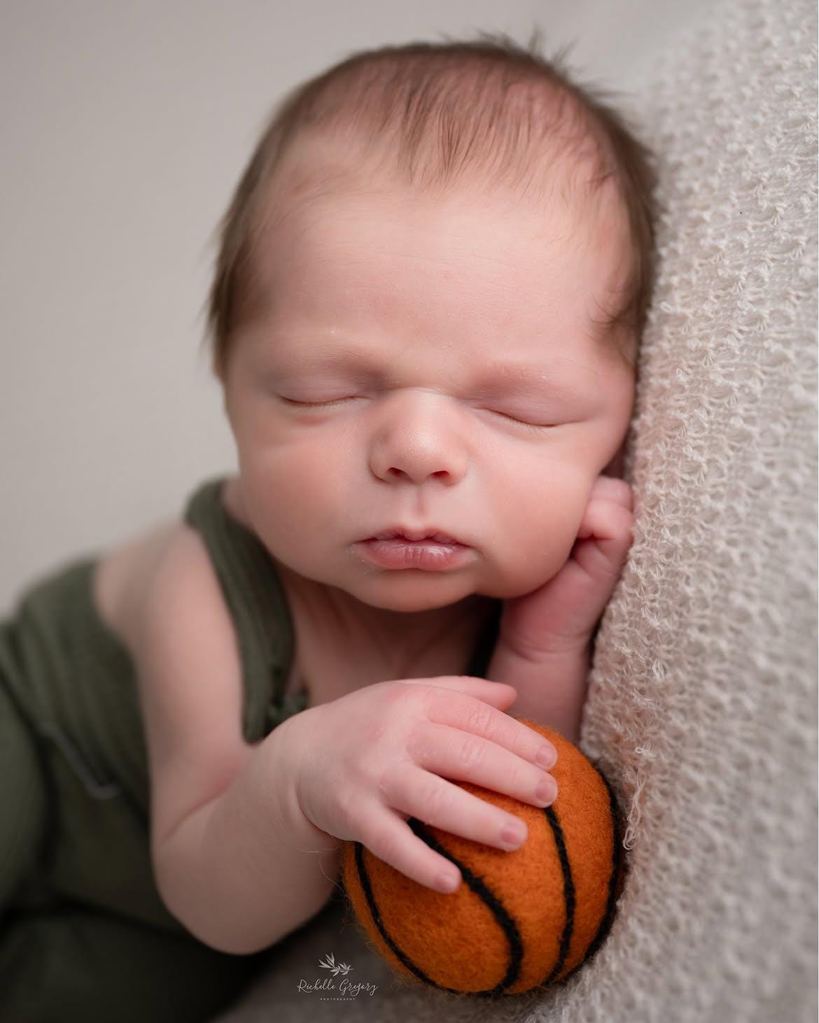 RTS! Felted basketball toy | Newborn photography props Felted stuffy toys Wool sport props Sport Baby Basketball