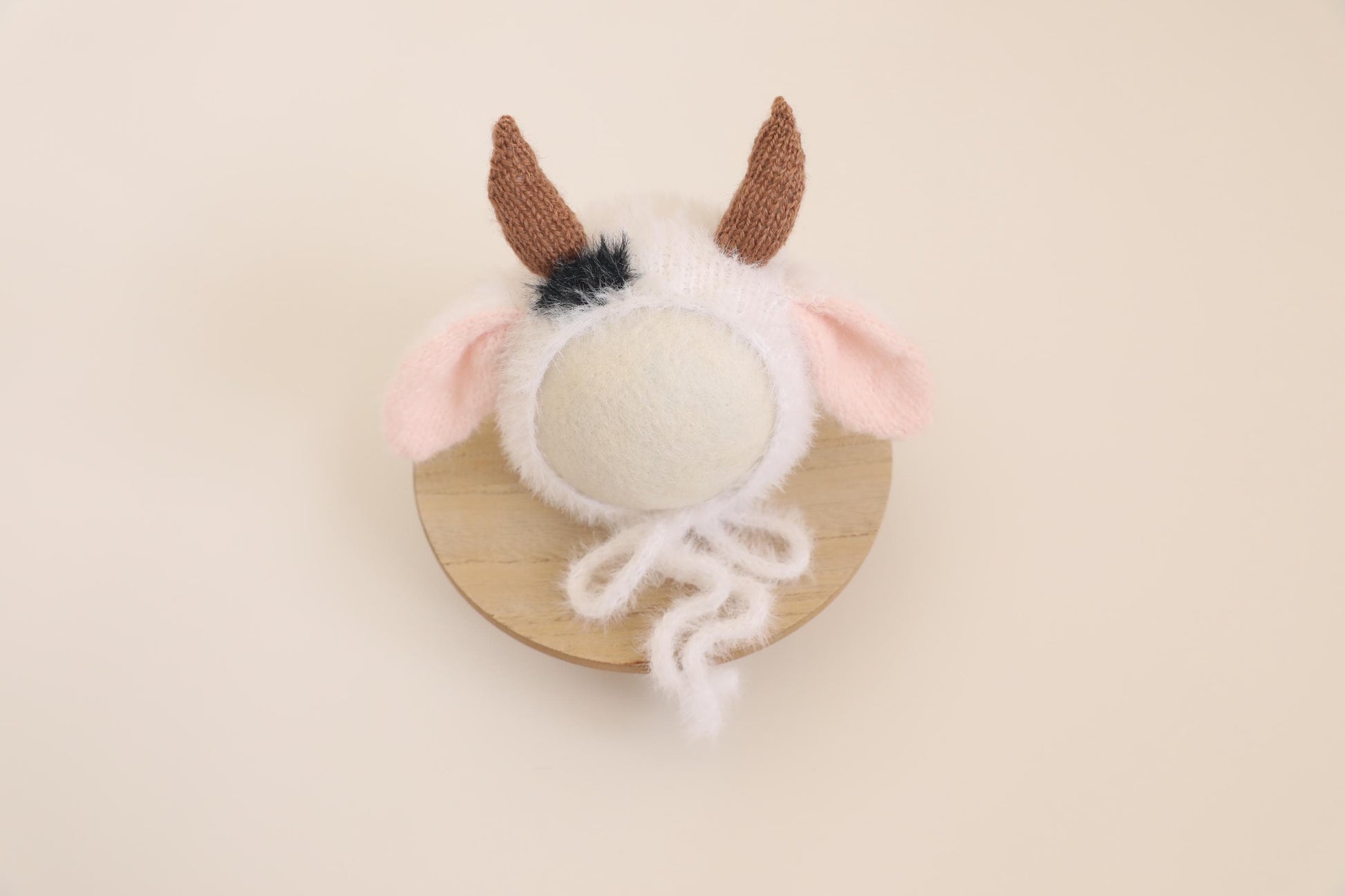 RTS! Fuzzy cow outfit | Cow costume Newborn photography props Newborn knitted baby cow footed romper bonnet set White cow outfit