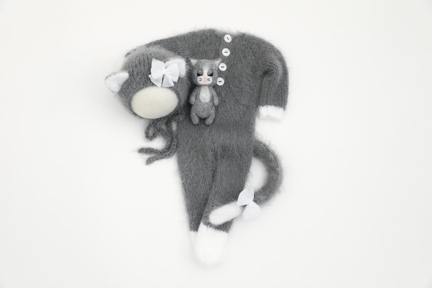 RTS! Fuzzy kitten outfit