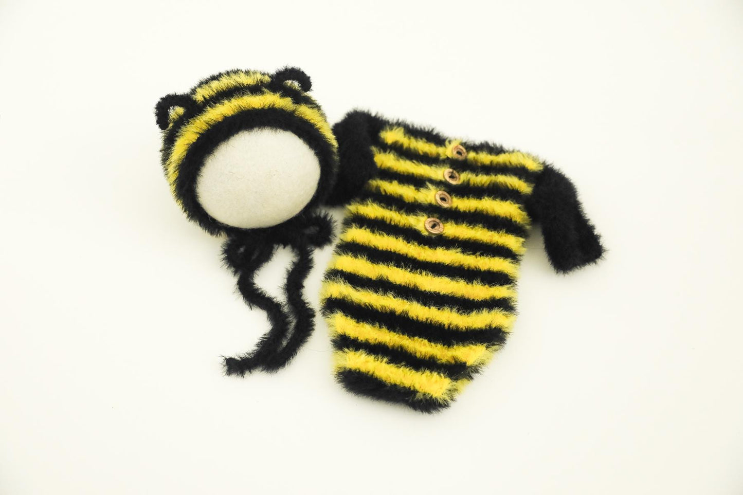 RTS! Fuzzy bee outfit | Newborn photography props Baby bumble bee footless romper bonnet set Newborn knitted bumblebee outfit