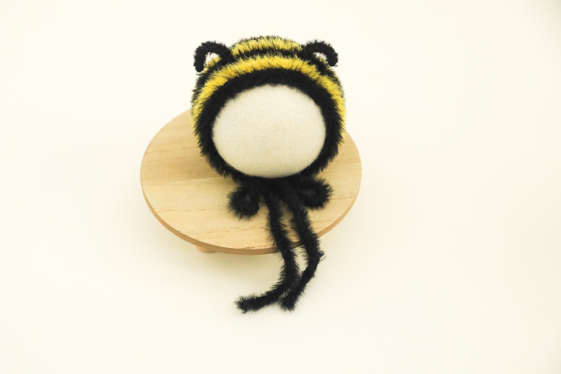 RTS! Fuzzy bee outfit | Newborn photography props Baby bumble bee footless romper bonnet set Newborn knitted bumblebee outfit